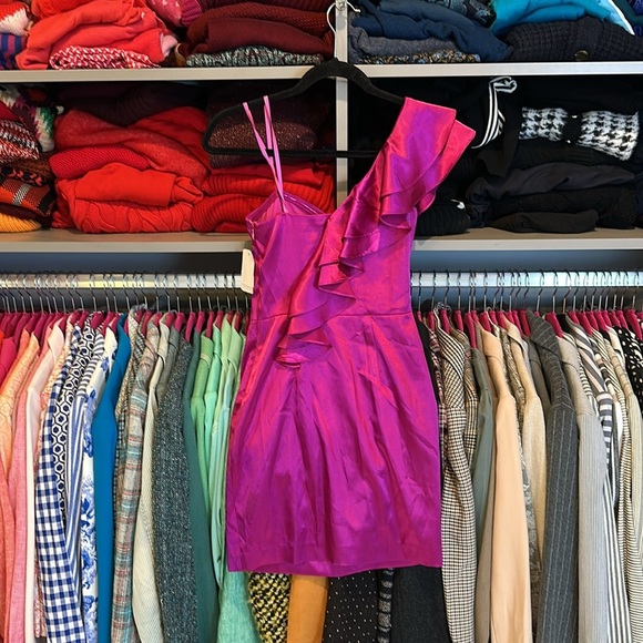 Hailey Logan by Adianna Papell fuschia one shoulder satiny dress size XS NWT - Picture 3 of 3